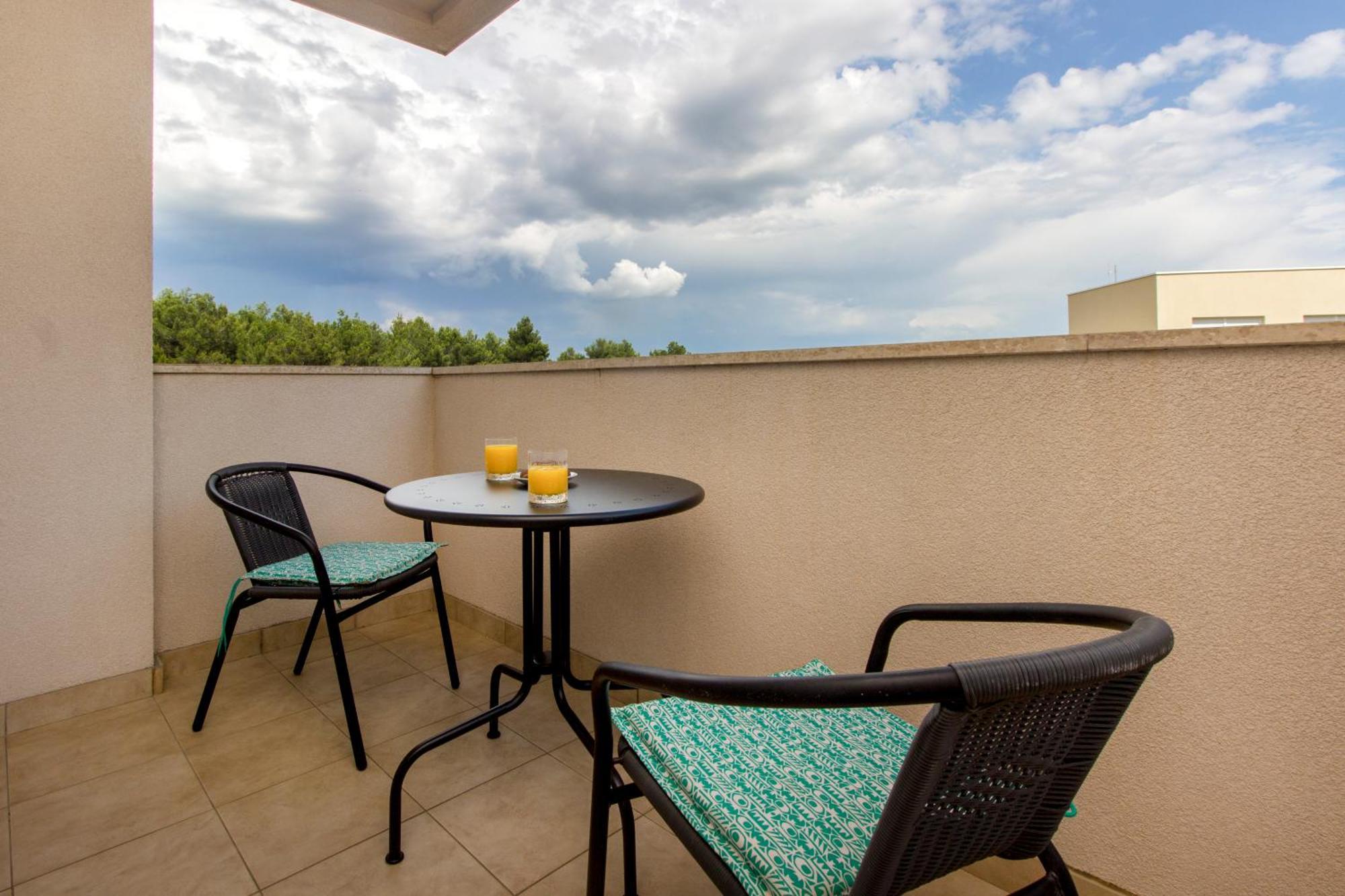 Apartmani Gnjidic Srima Esterno foto